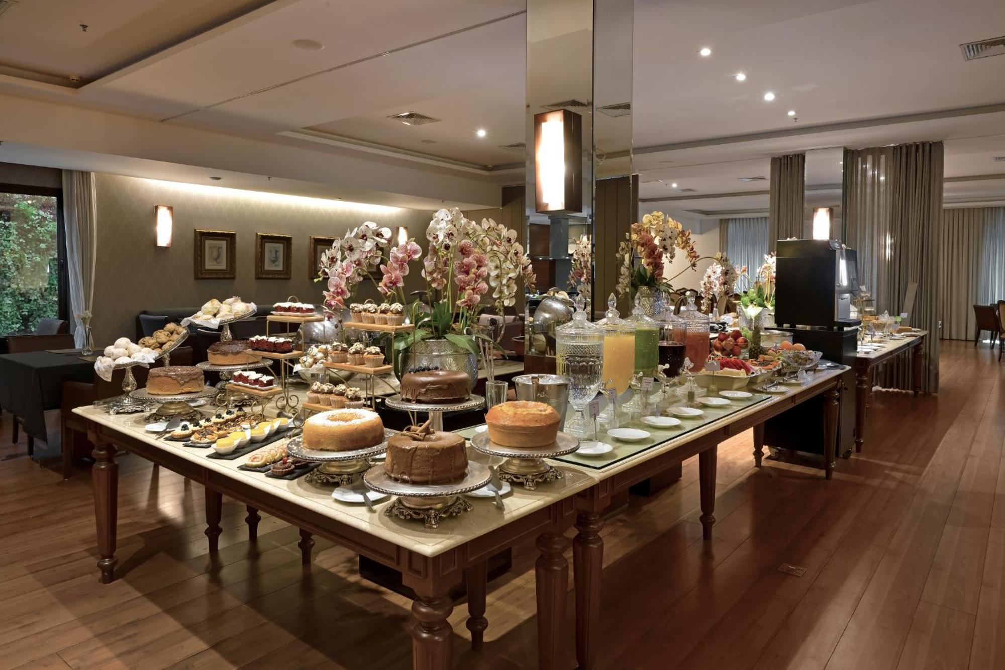 Hotel Mont Blanc Premium Рібейран-Прету Екстер'єр фото A dessert buffet